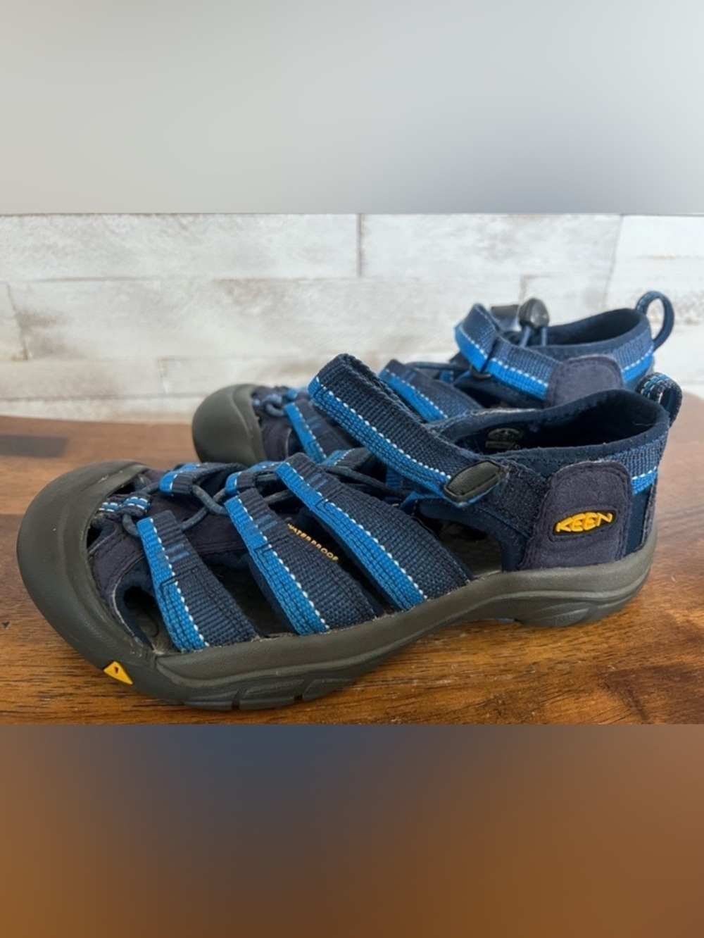 Keen Newport H2 Hiking Sandals Shoes Youth Blue Slip resistant water Size 2